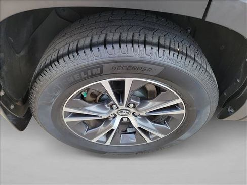 Used 2019 Toyota Highlander LE FWD image 11
