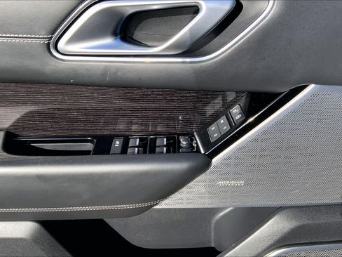 Used 2020 Land Rover Range Rover Velar R-Dynamic HSE image 32