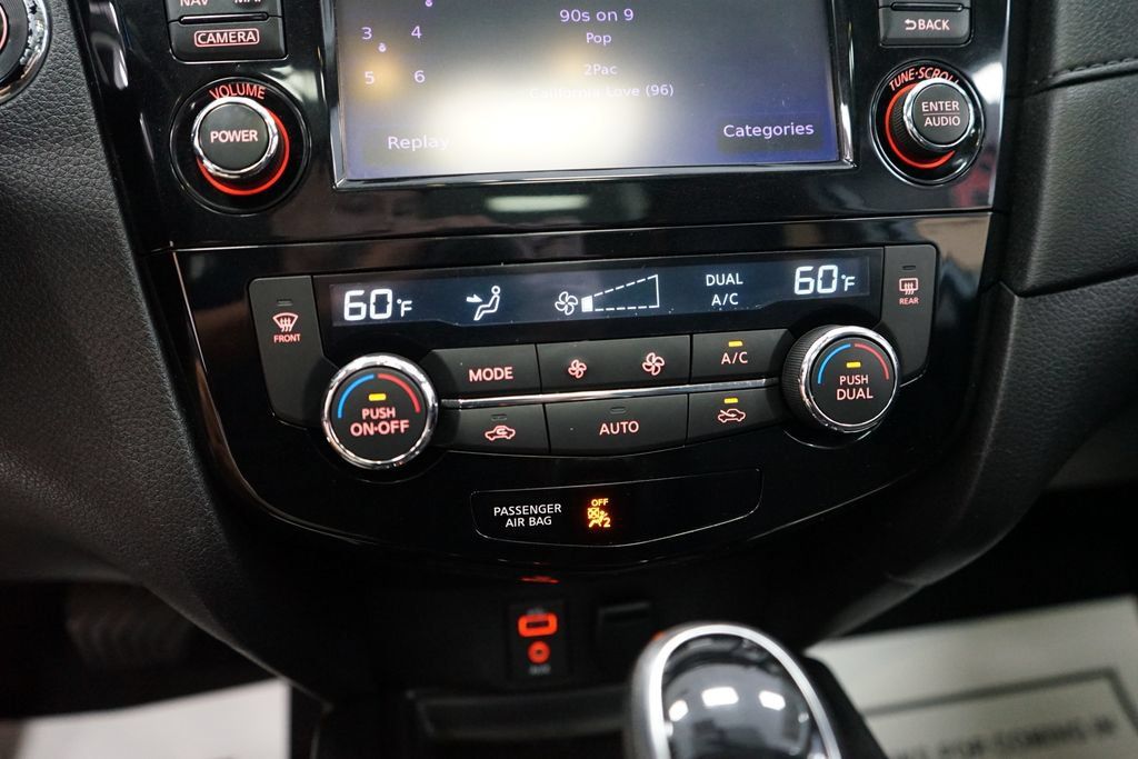 Used 2017 Nissan Rogue SV AWD/4WD image 36