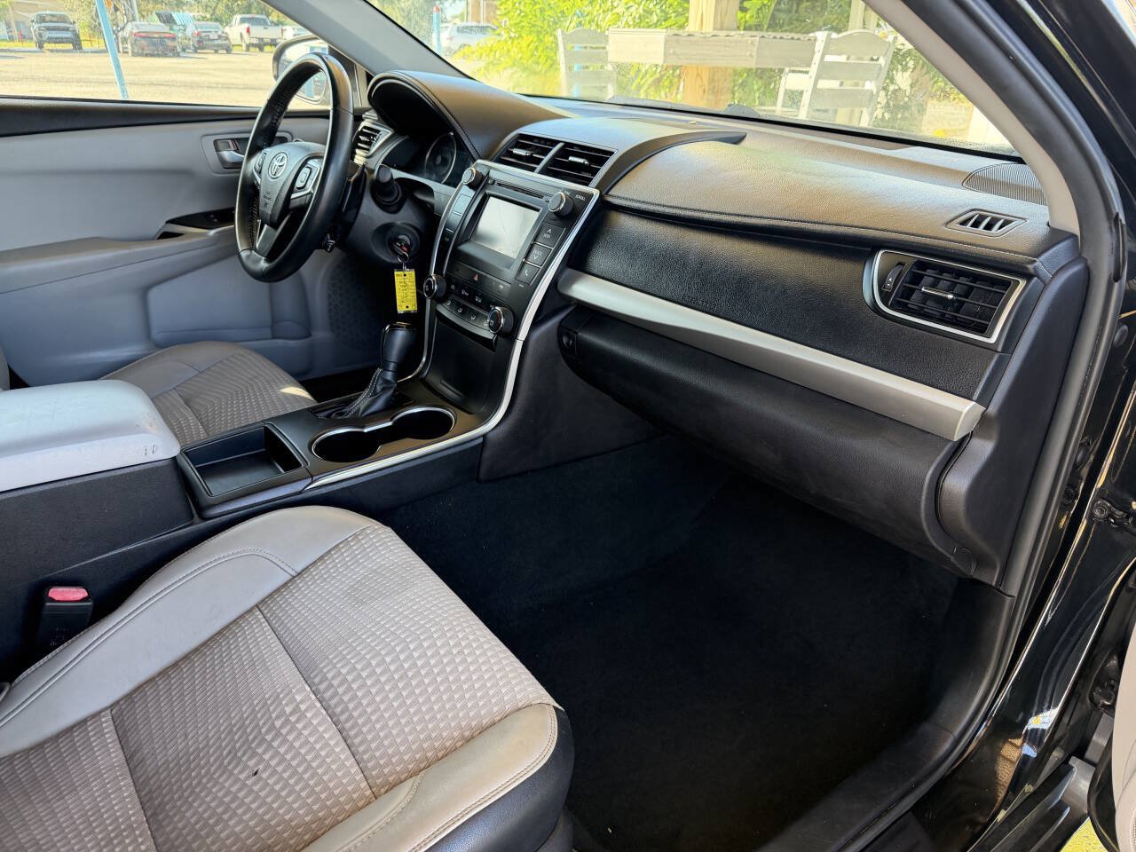 Used 2015 Toyota Camry SE FWD image 18