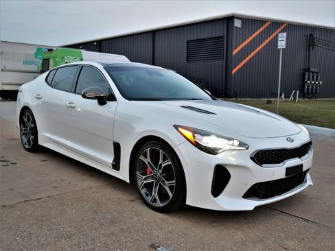 Used 2018 Kia Stinger GT2 image 3
