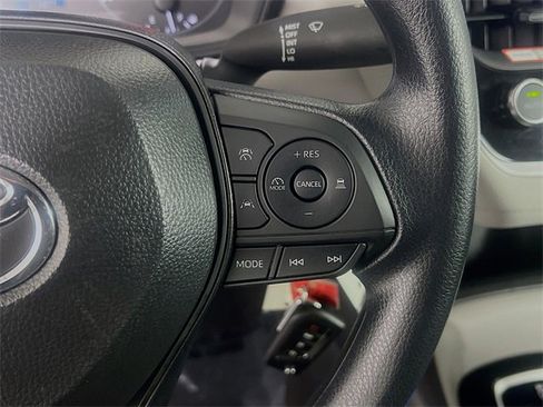 Used 2025 Toyota Corolla LE image 17