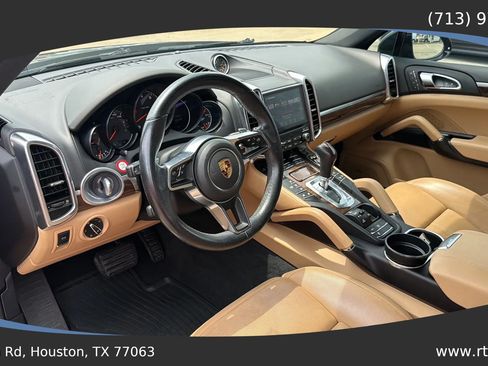 Used 2018 Porsche Cayenne AWD/4WD image 24