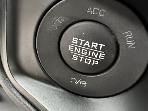 Used 2025 Jeep Wrangler Unlimited Rubicon image 18