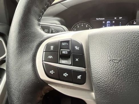 Certified 2022 Ford Explorer XLT w/ Equipment Group 202A RWD image 38