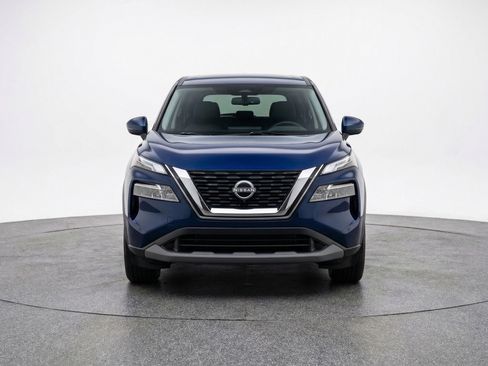 Used 2025 Nissan Rogue SV AWD/4WD image 2