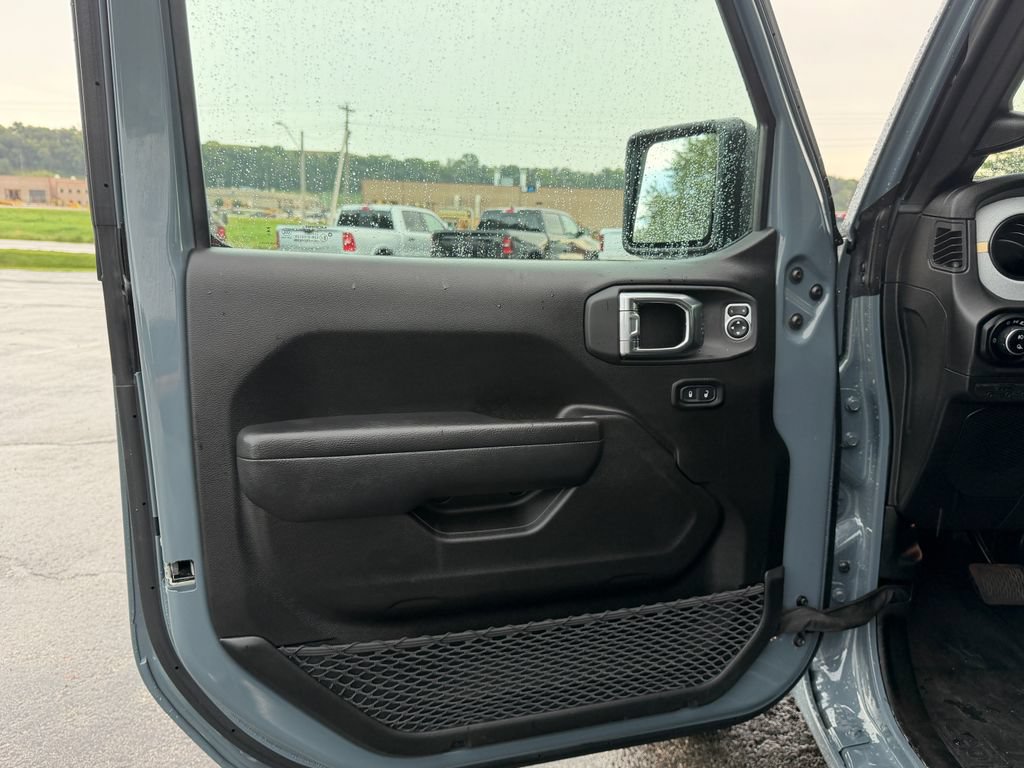 Used 2025 Jeep Gladiator Sport AWD/4WD image 16
