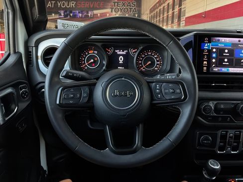 Used 2025 Jeep Wrangler Unlimited Sport AWD/4WD image 31