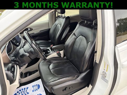 Used 2017 Chrysler Pacifica Touring-L w/ Tire & Wheel Group image 14