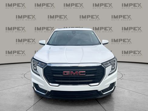 Used 2024 GMC Terrain SLE image 8