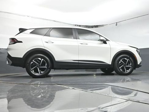 Used 2025 Kia Sportage LX AWD/4WD image 39