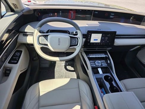 New 2025 Lincoln Nautilus Premier image 6