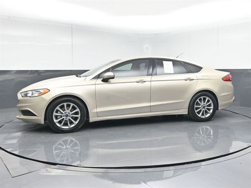 Used 2017 Ford Fusion SE w/ Fusion SE Technology Package FWD image 8