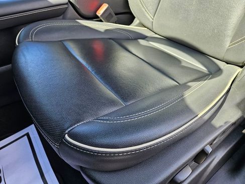 Used 2023 GMC Yukon SLT w/ SLT Luxury Package image 8