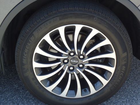 Used 2023 Lincoln Aviator AWD w/ Premium Package image 9