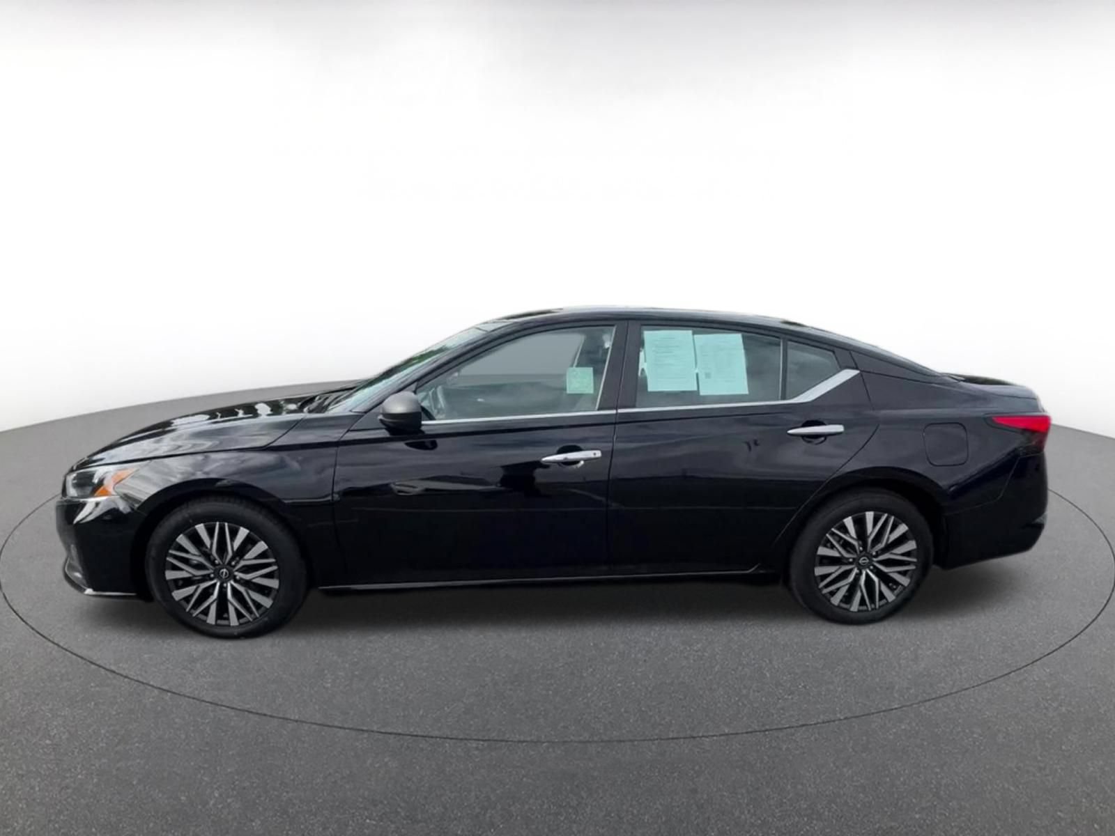 Used 2025 Nissan Altima 2.5 SV FWD image 8