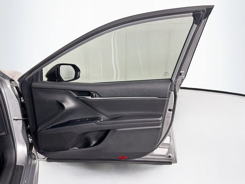 Used 2020 Toyota Camry SE FWD image 29