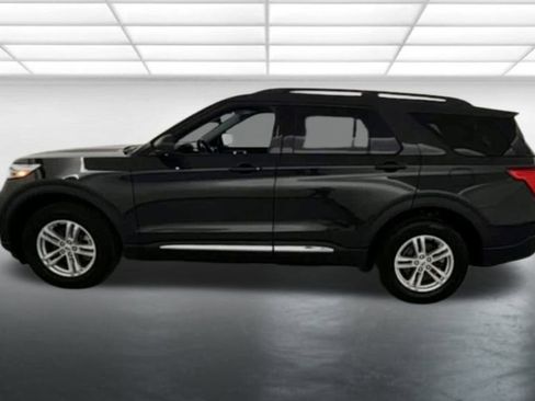 Used 2022 Ford Explorer XLT w/ Equipment Group 202A image 6