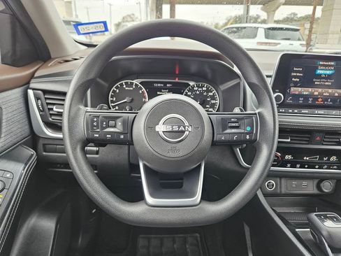 Used 2023 Nissan Rogue SV image 22