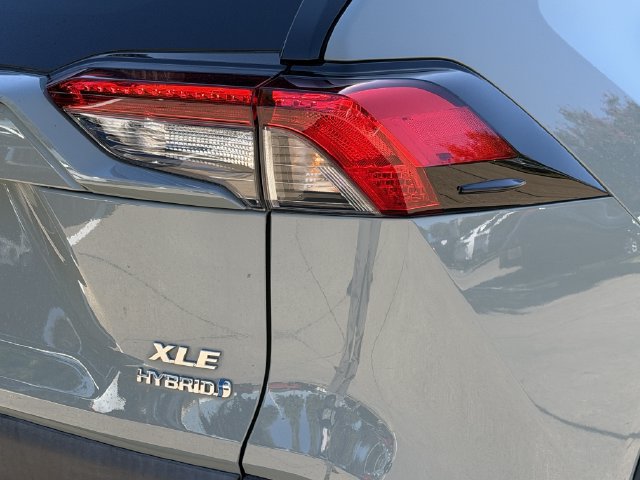 Used 2022 Toyota RAV4 XLE AWD/4WD image 7