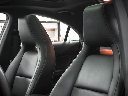 Used 2019 Mercedes-Benz CLA 250 4MATIC image 10