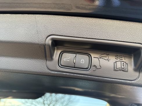 Used 2022 Ford Explorer XLT w/ Equipment Group 202A image 27