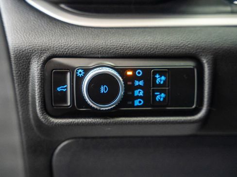 Used 2023 Ford Explorer XLT w/ Equipment Group 202A AWD/4WD image 44
