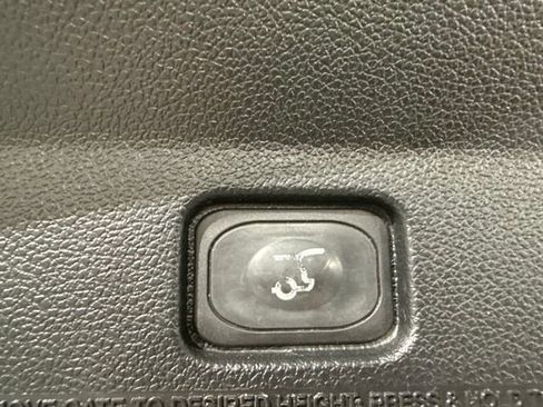 Used 2016 Ford Explorer XLT w/ Equipment Group 202A FWD image 12