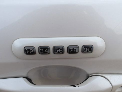 Used 2012 Ford Edge SEL FWD image 16