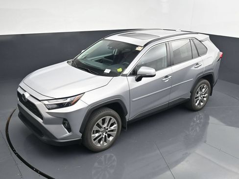 Used 2023 Toyota RAV4 XLE Premium AWD/4WD image 23