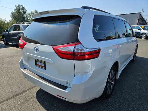 Used 2019 Toyota Sienna XLE w/ XLE Navigation Package AWD/4WD image 4