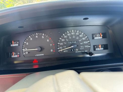 Used 1992 Toyota Pickup Deluxe image 3