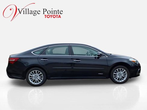 Used 2018 Toyota Avalon Limited w/ All Weather Liner Package image 7
