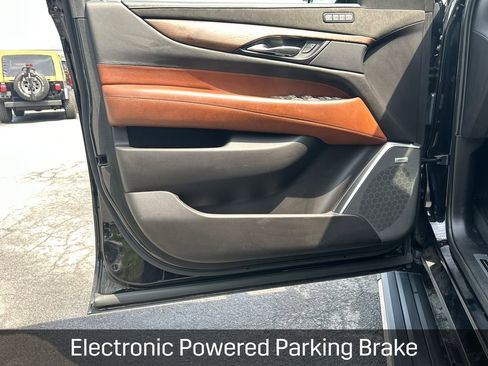 Used 2020 Cadillac Escalade Premium Luxury AWD/4WD image 11