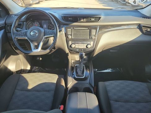 Certified 2022 Nissan Rogue Sport SV image 9