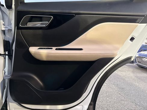 Used 2020 Jaguar F-PACE Premium image 33