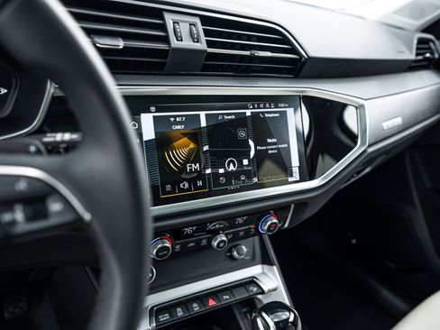 Certified 2025 Audi Q3 2.0T Premium Plus w/ Premium Plus Package image 11