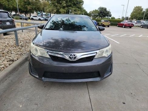 Used 2014 Toyota Camry LE FWD image 2