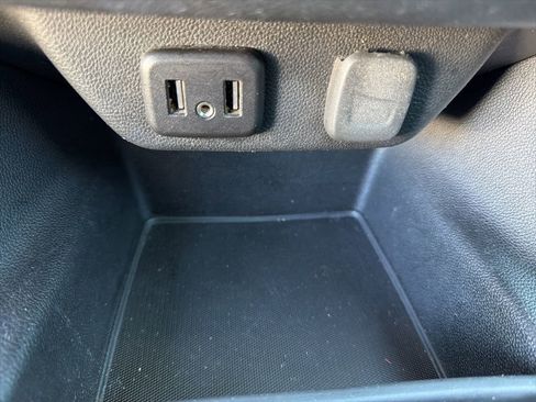 Used 2020 Chevrolet Traverse LT image 35