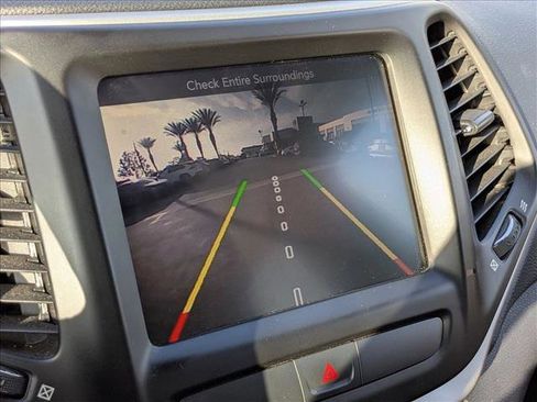 Used 2016 Jeep Cherokee Limited w/ Luxury Group image 14