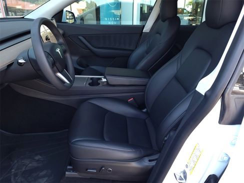 Used 2022 Tesla Model Y Long Range image 14