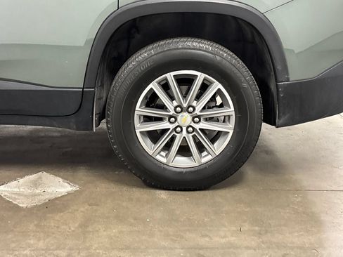 Used 2022 Chevrolet Traverse LT FWD image 12