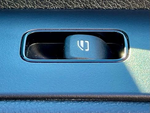 Used 2025 Mercedes-Benz Sprinter 2500 image 24