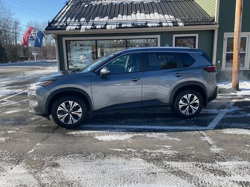 Used 2023 Nissan Rogue SV w/ SV Premium Package image 2