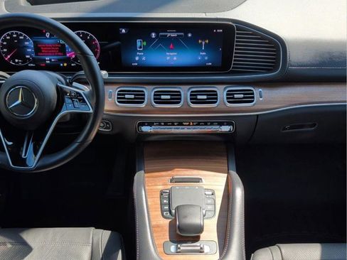 Used 2025 Mercedes-Benz GLS 450 4MATIC image 18