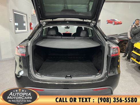 Used 2023 Tesla Model Y AWD image 17