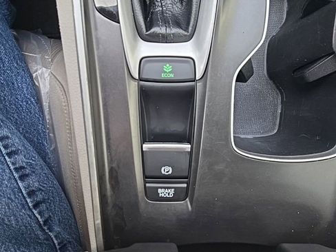 Used 2018 Honda Accord EX image 19