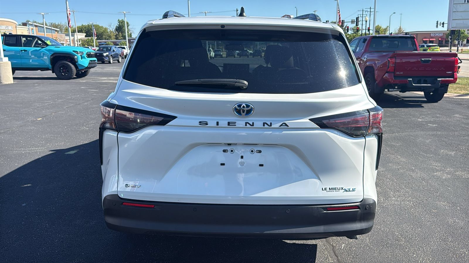 Certified 2025 Toyota Sienna XLE FWD image 6