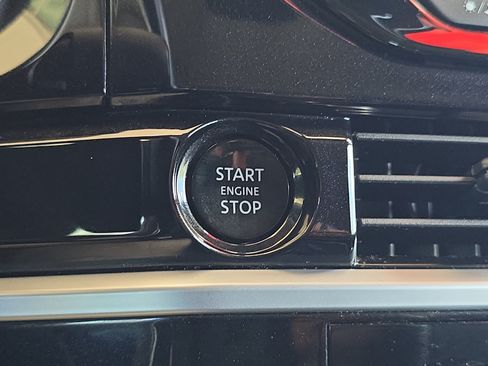 Used 2025 Nissan Pathfinder SV AWD/4WD image 23