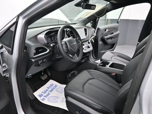 New 2026 Chrysler Voyager LX image 9